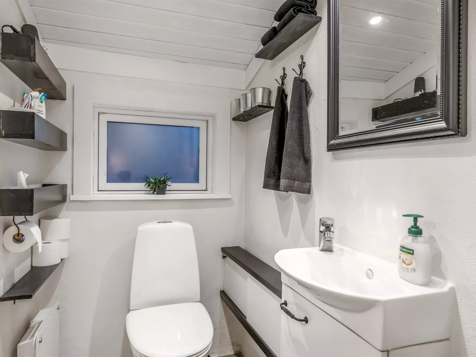 "Iwa" - 15m from the sea-Binnen