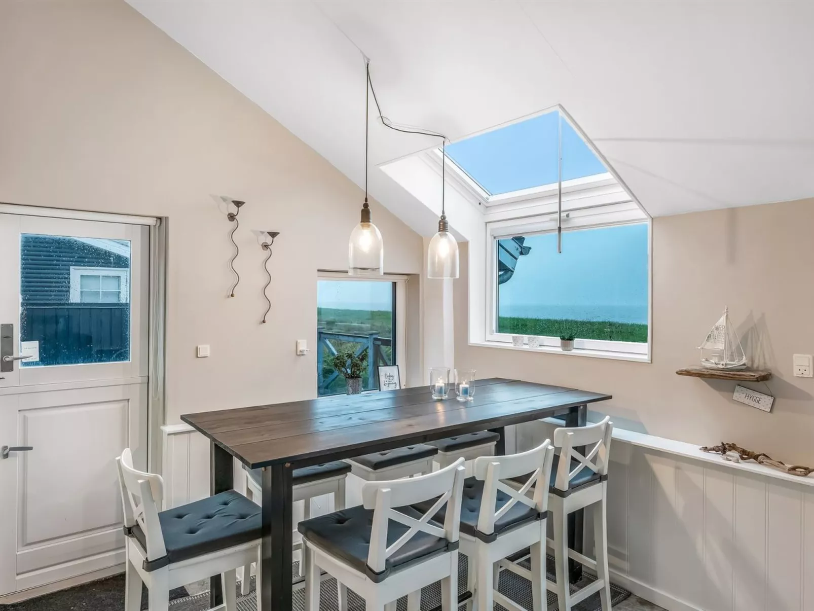 "Iwa" - 15m from the sea-Binnen