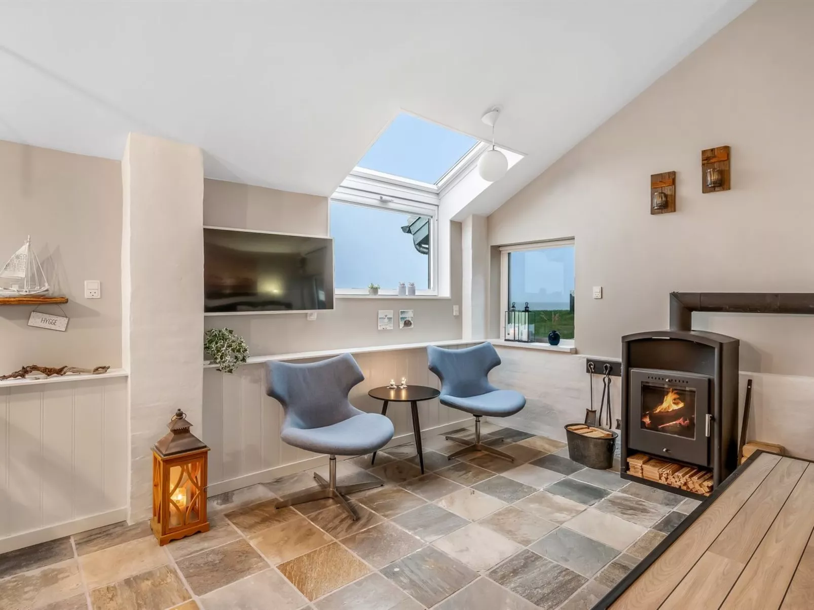 "Iwa" - 15m from the sea-Binnen