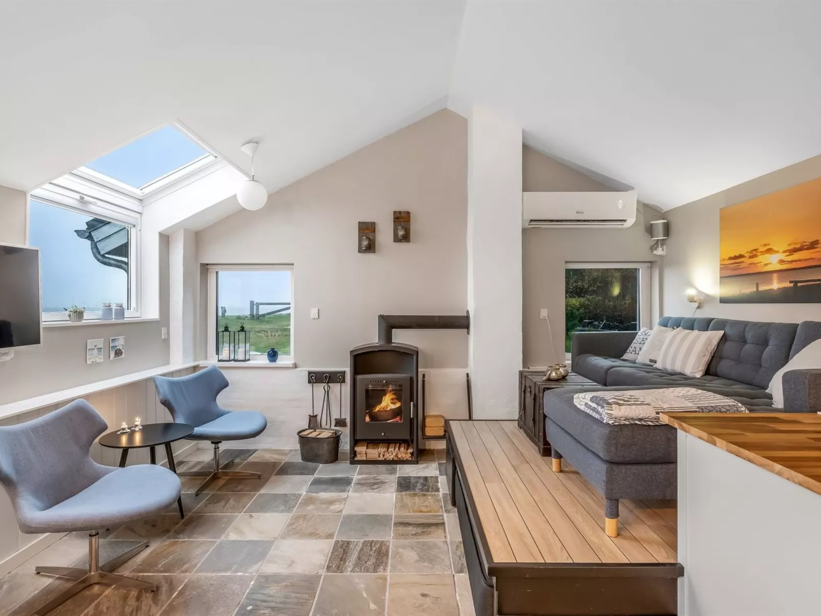 "Iwa" - 15m from the sea-Binnen