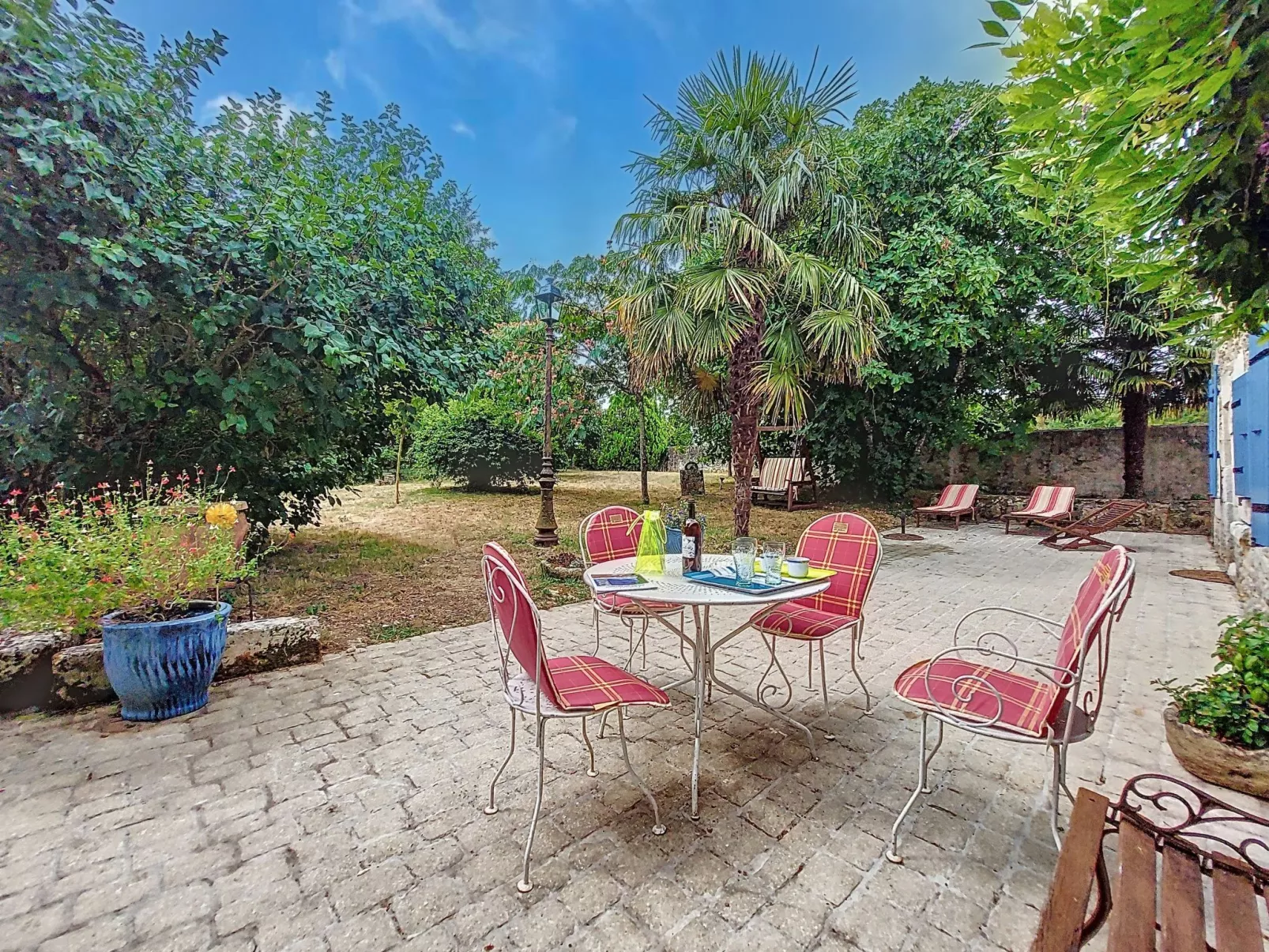 Les Vidalières-Buiten