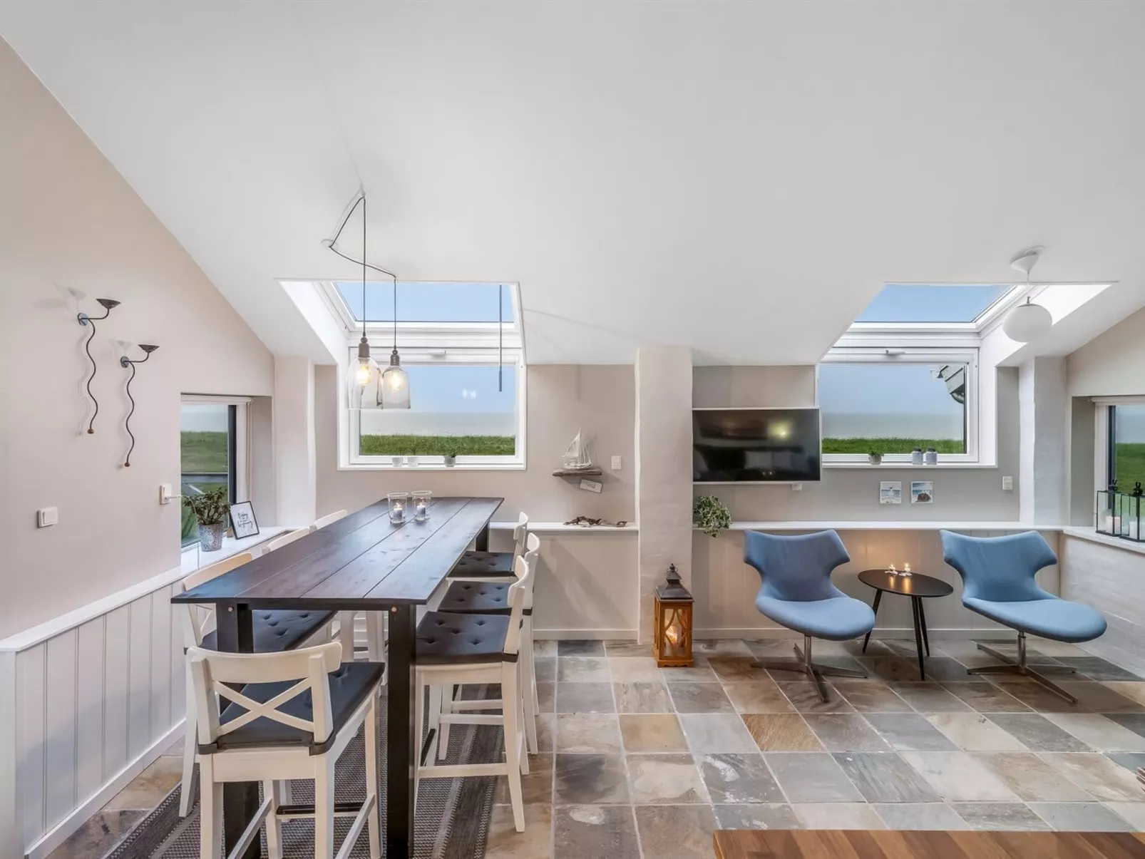 "Iwa" - 15m from the sea-Binnen