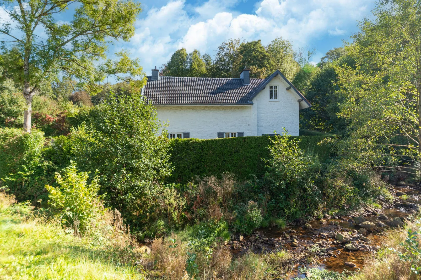 Villa White-Buitenkant zomer