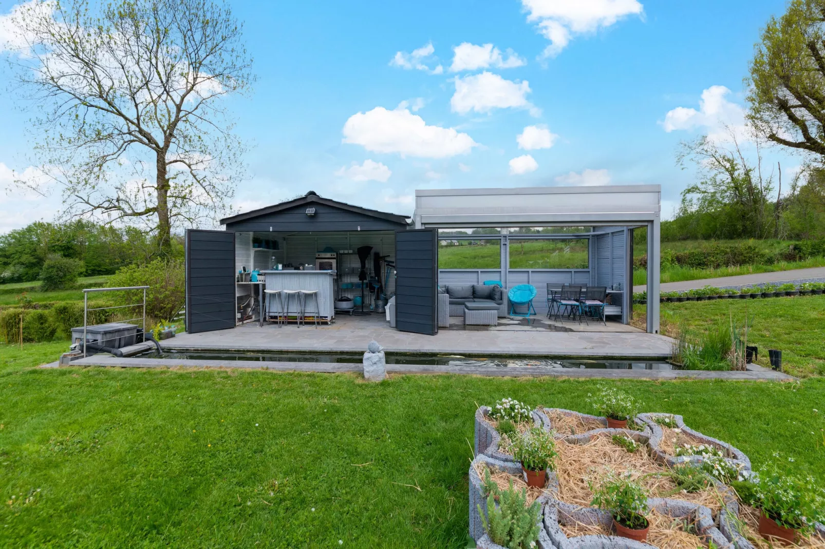 Charmante habitation située à la Reid avec Jacuzzi-Tuinen zomer