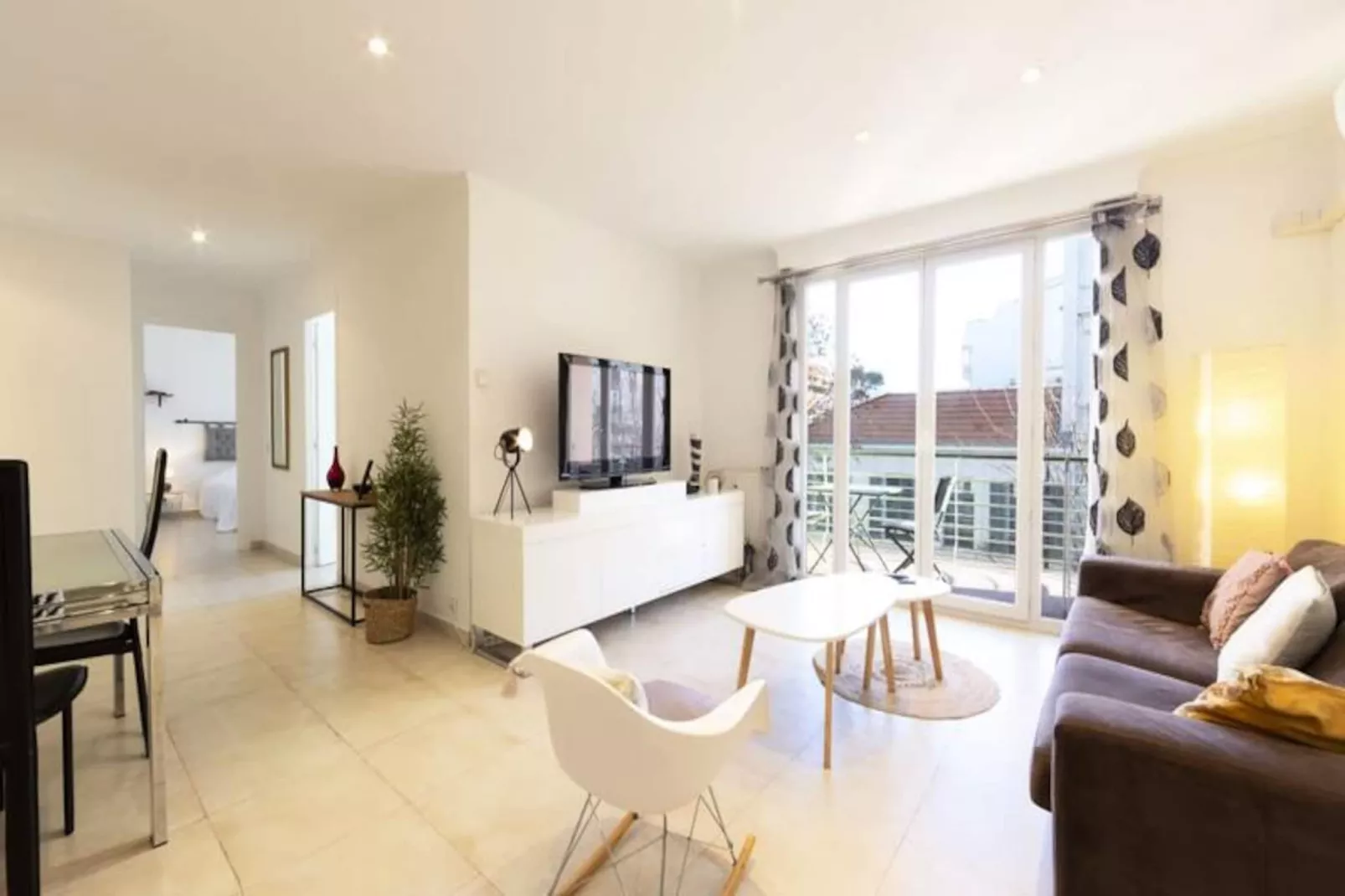 Résidence Robert Soleau Centre D'antibes, 3 Pièces Rénové Terrasse, Climatisation