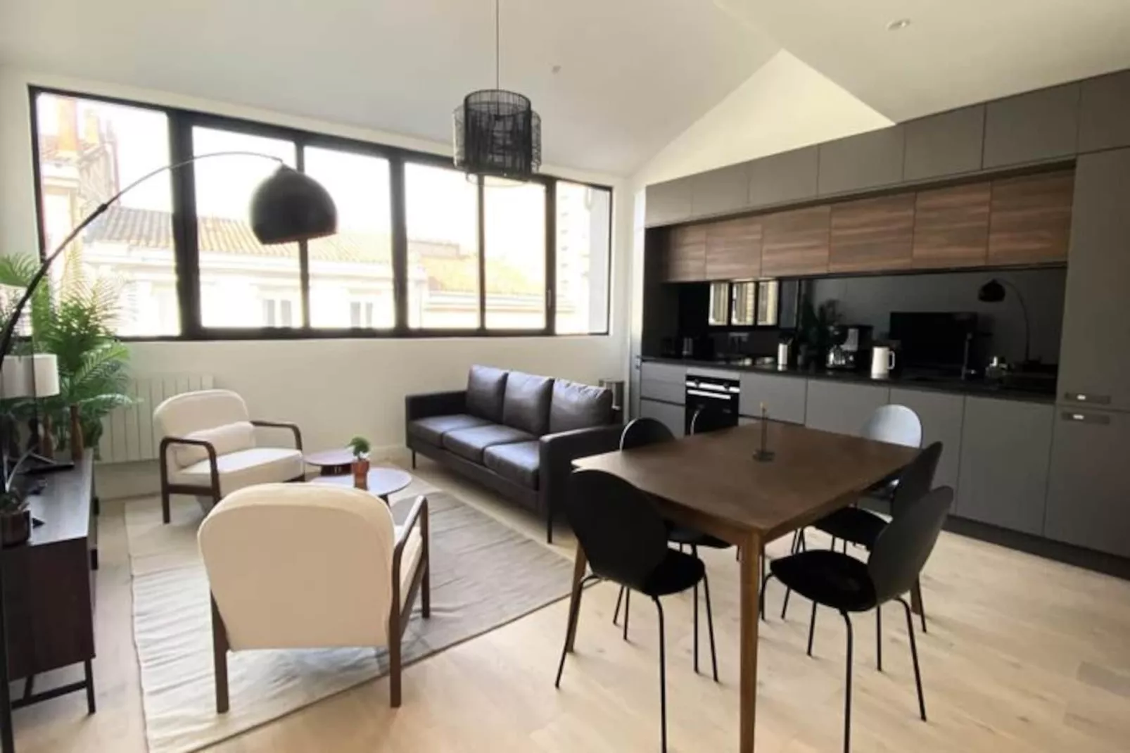 Duplex Prestigieux Au C&oelig;ur Du Triangle D&rsquo;or