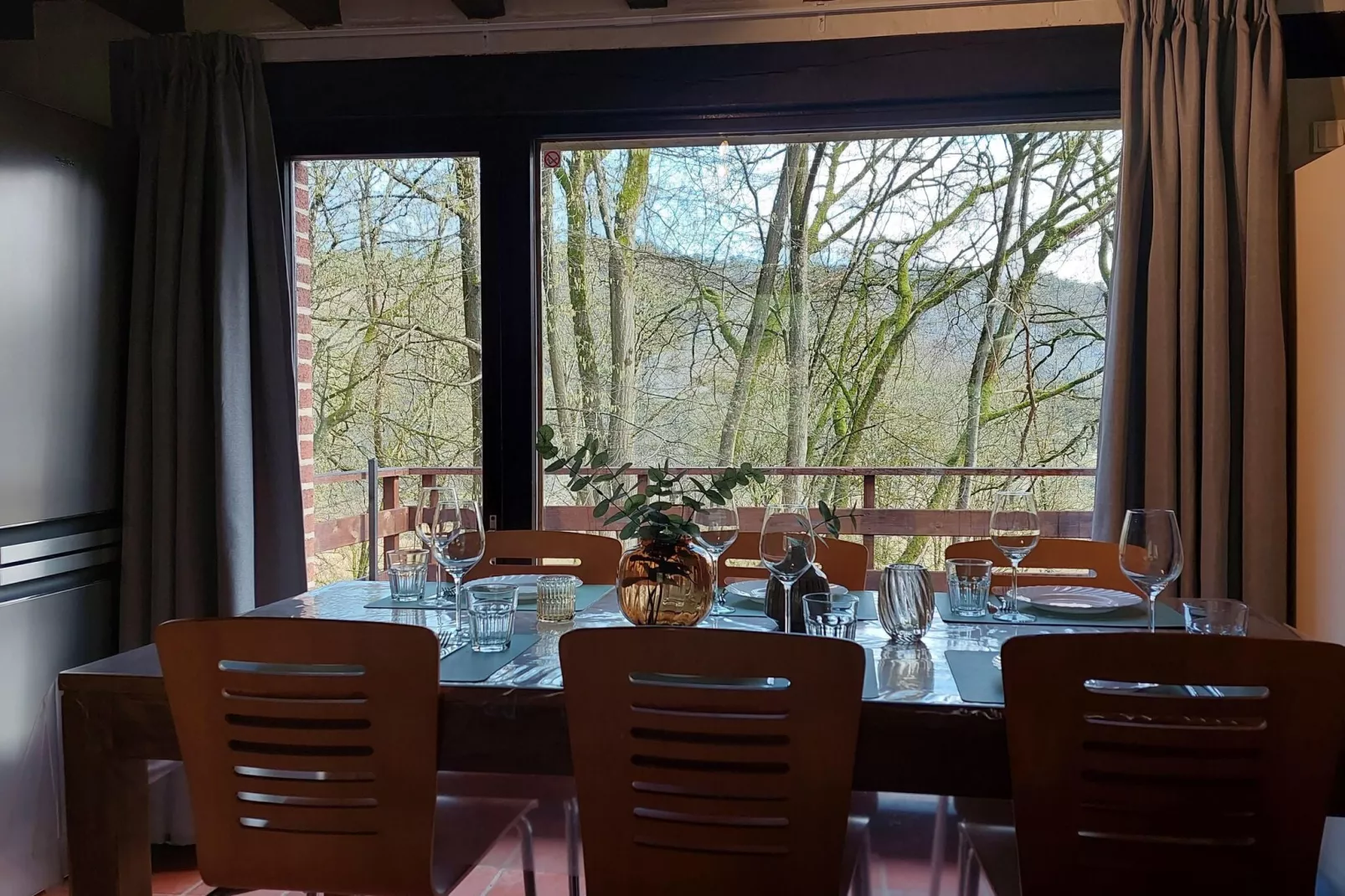 Fijne vakantiewoning in Hastière met een tuin-Eetkamer