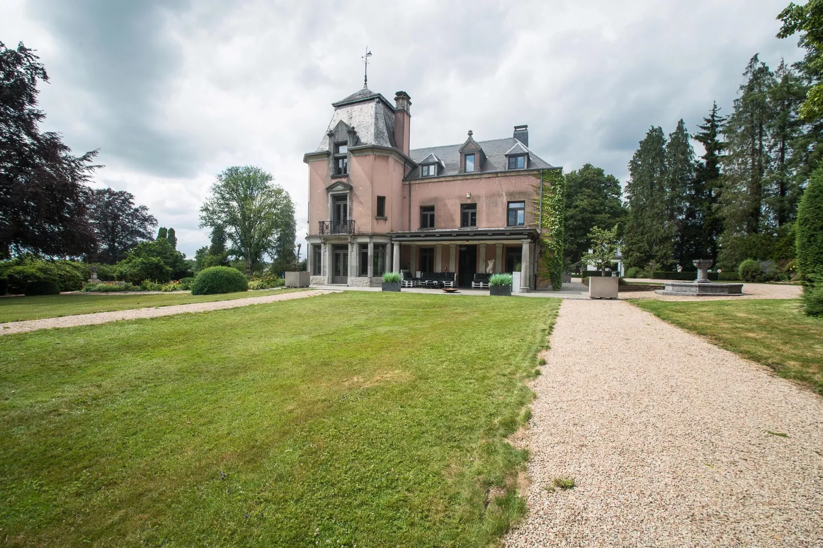 La Maison des Fleurs-Buitenkant zomer