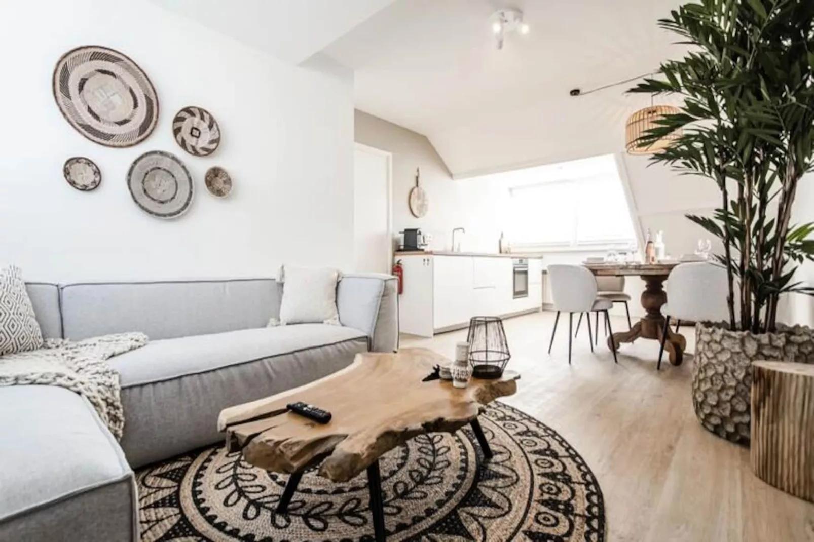 Yucca Beachhouse - Luxury Loft Apartment