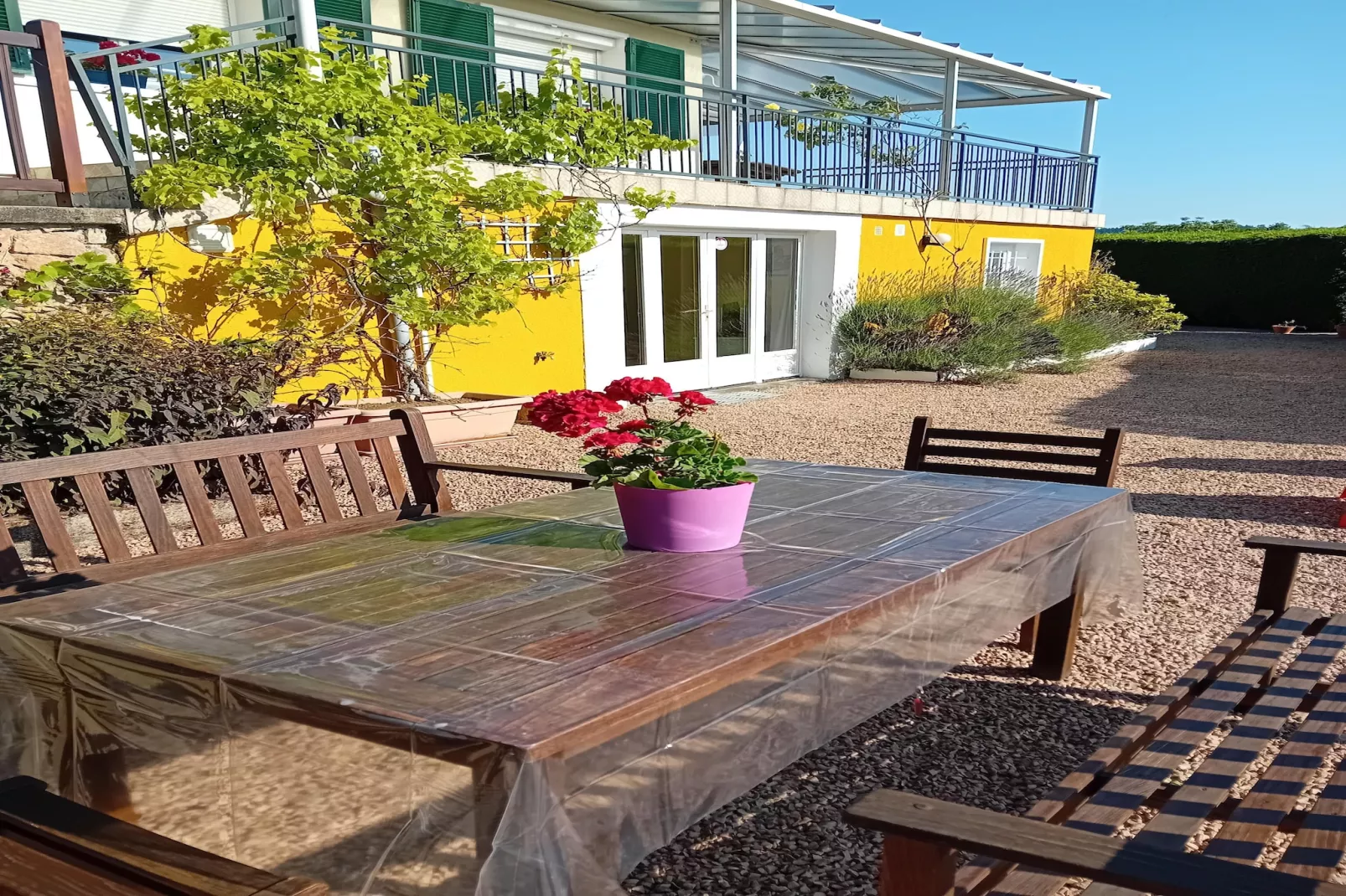 Vue de Pannecière-Buitenkant zomer