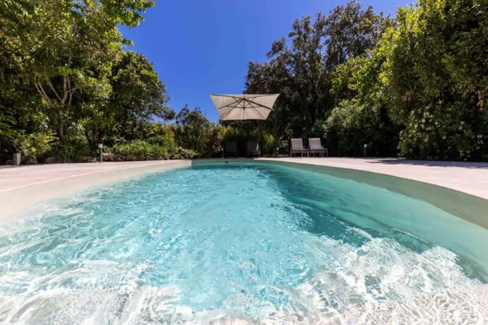 06bv : Cottage Au Calme Avec Piscine