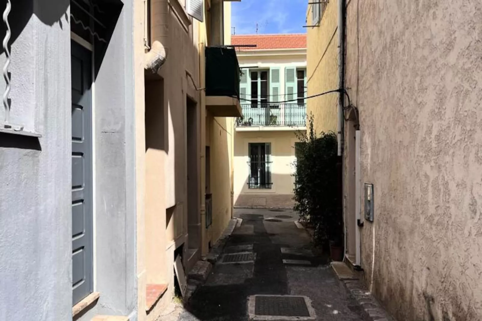 Résidence Studio Avec Mezzanine Dans Le Coeur Du Vieil Antibes, Wifi, Climatisation