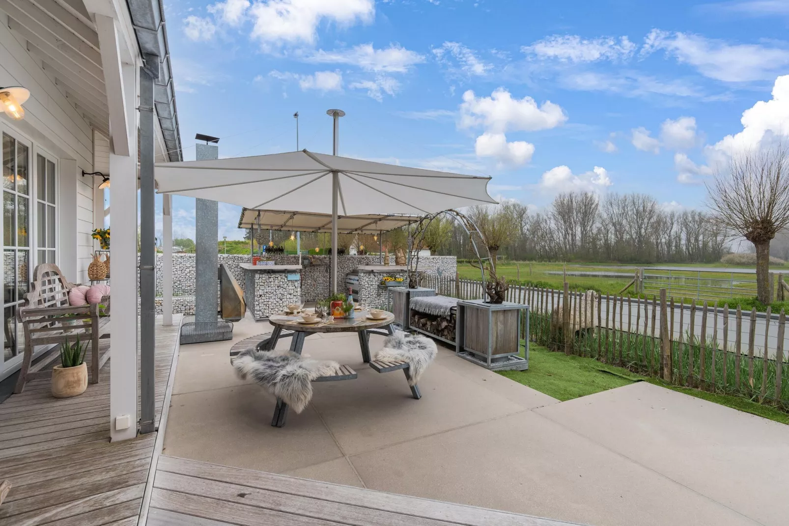 Het Witte Strandhuis-Tuinen zomer