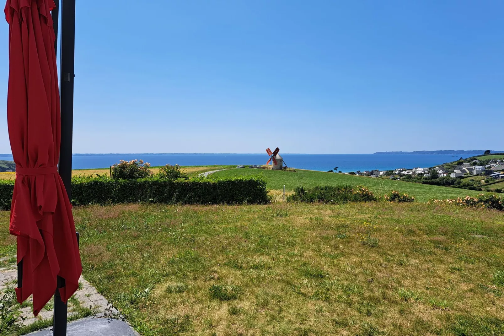 Premium-Ferienvilla mit Jacuzzi 180° Panorama-Meerblick Telgruc-sur-Mer-Uitzicht zomer