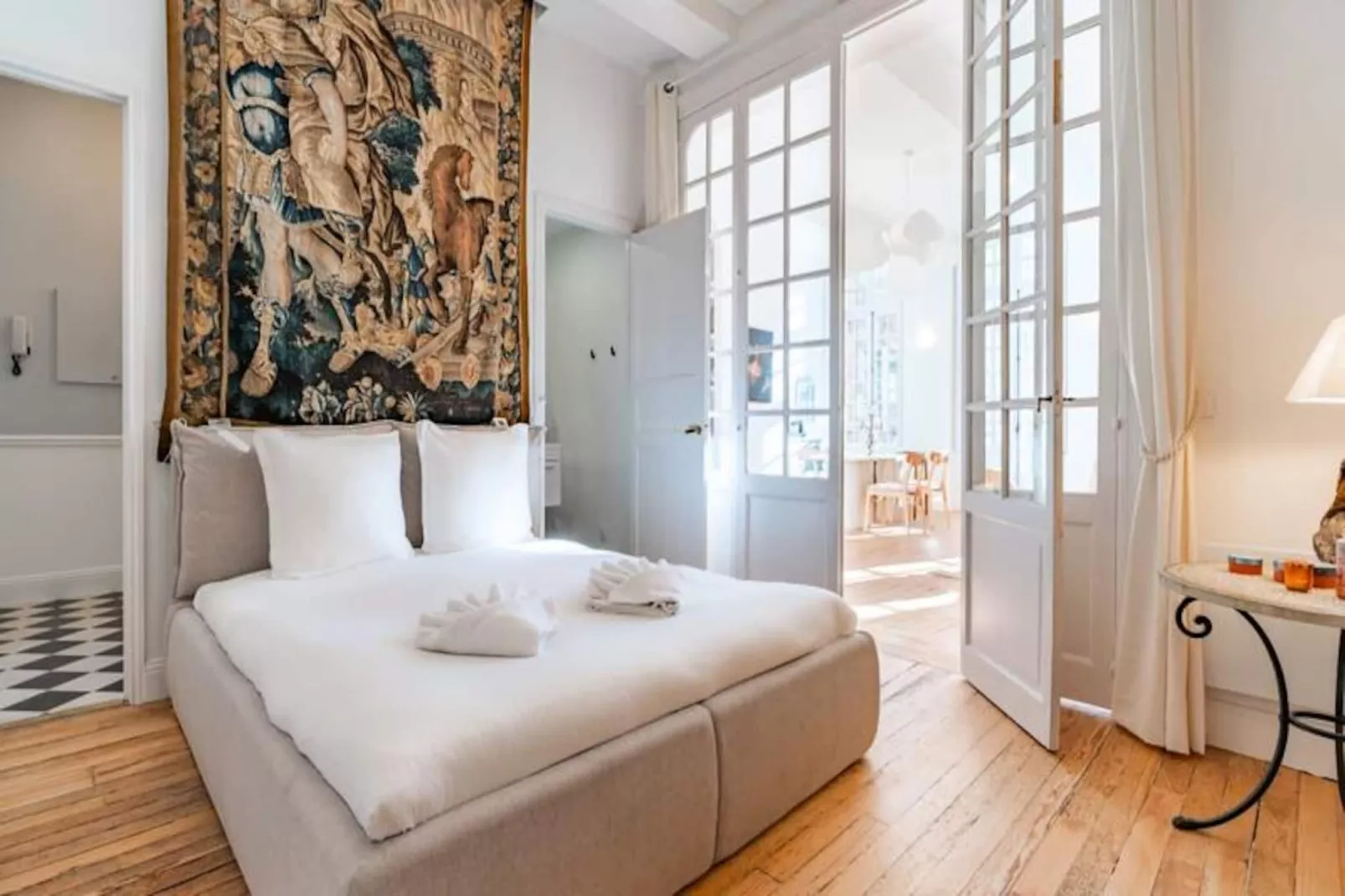 &eacute;l&eacute;gant Appartement Place Du Parlement Pour 4 Personnes