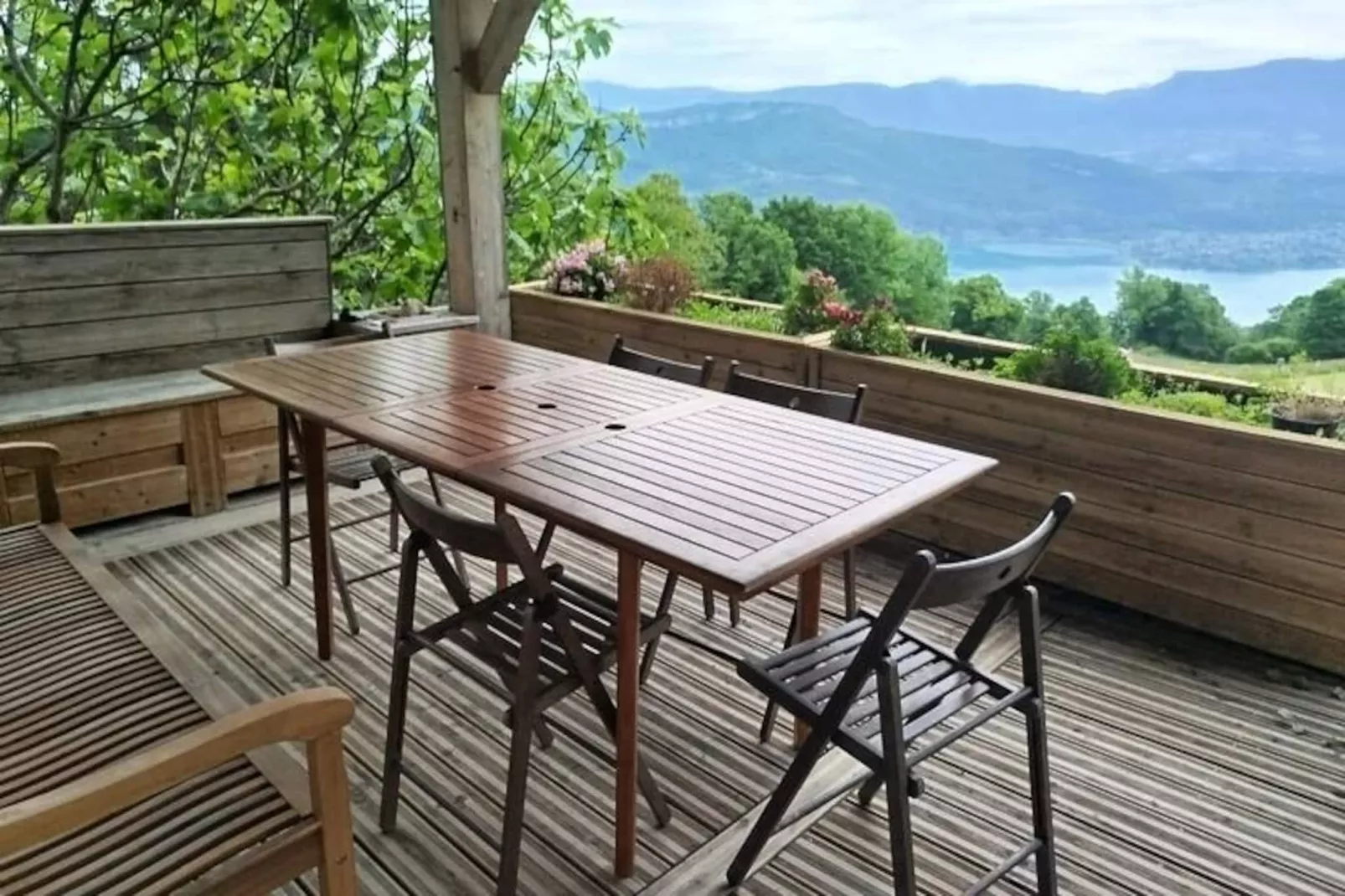 Le Petit Belv&eacute;d&egrave;re: Chalet Avec Piscine & Vue Lac