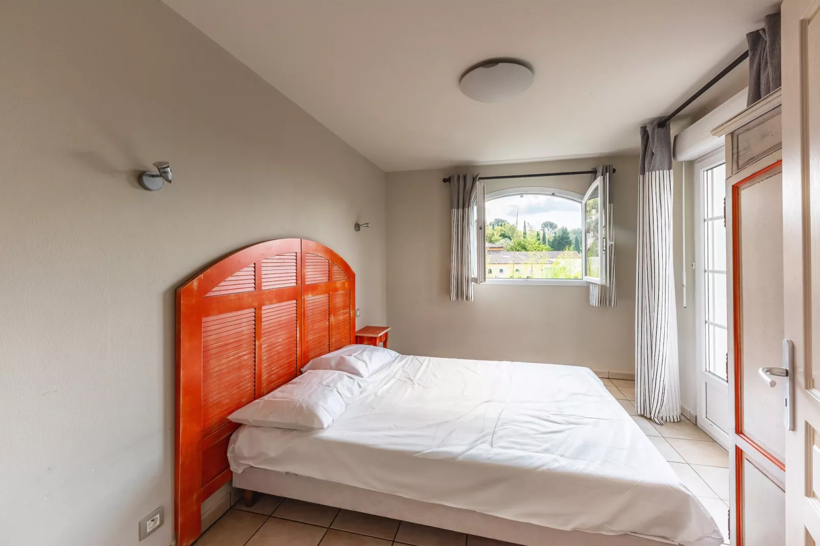 D. de Camiole M N°105 - 4P8