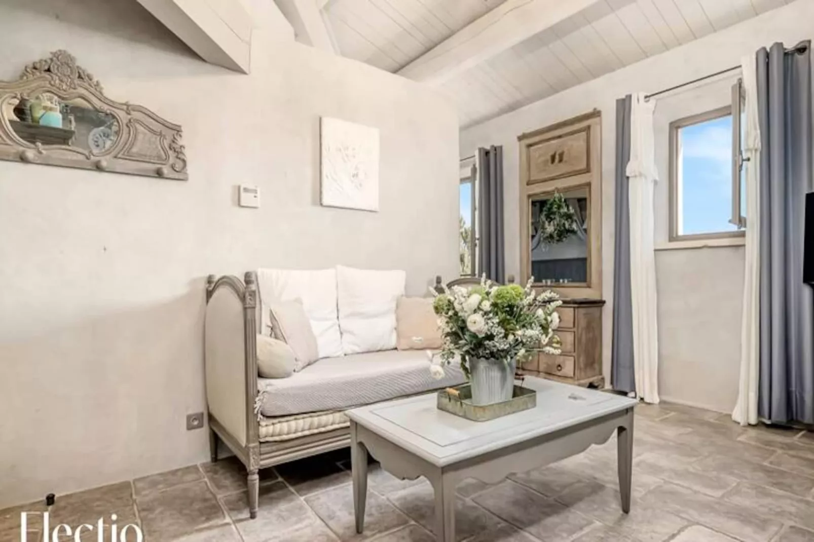 Loggia 9 Pin | R&eacute;sidence Les Petitons