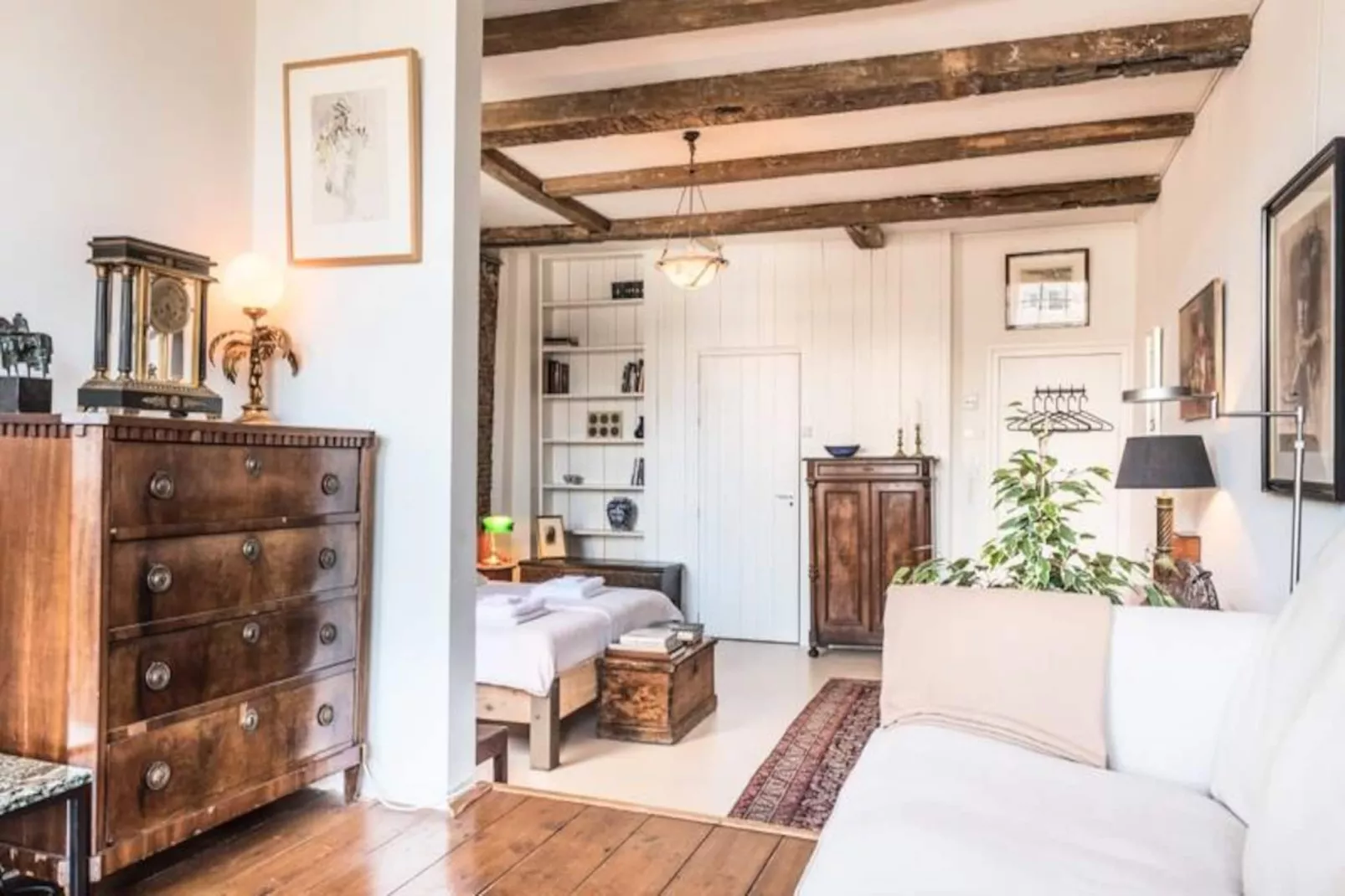 Classy Room 17th Century Canal House