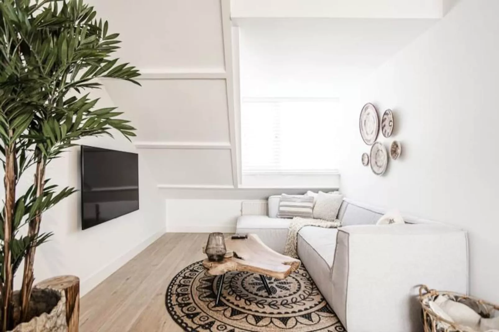 Yucca Beachhouse - Luxury Loft Apartment