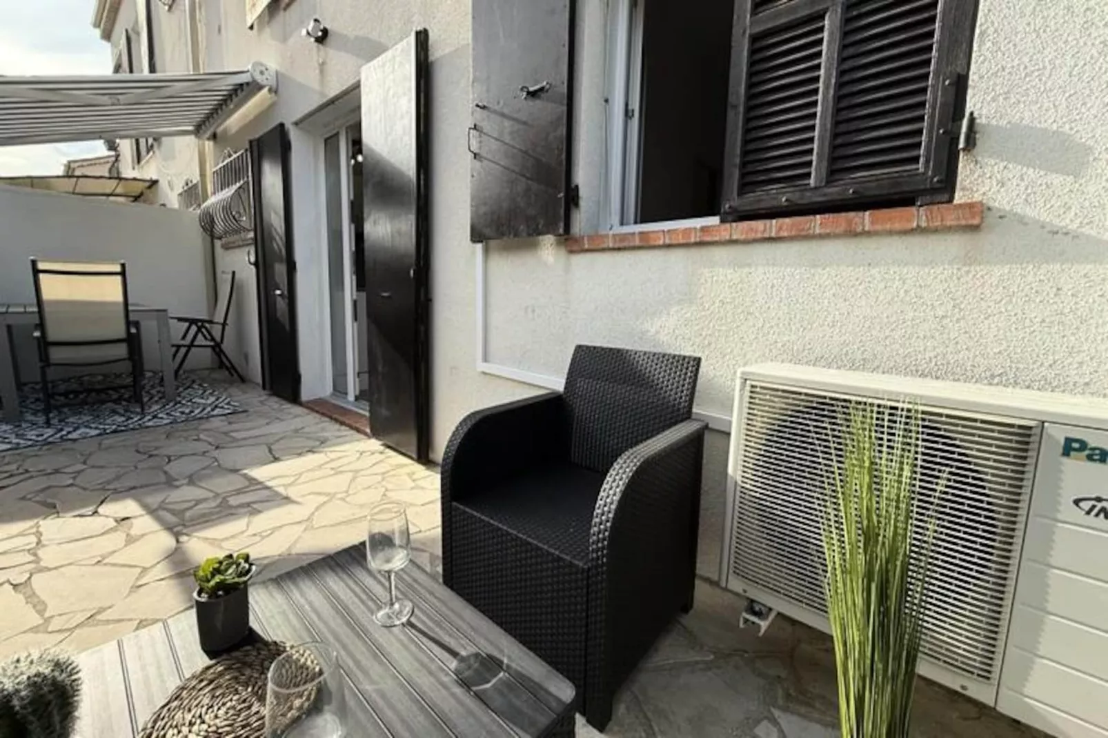 06cp - Beau T2 Super équipé Avec Terrasse