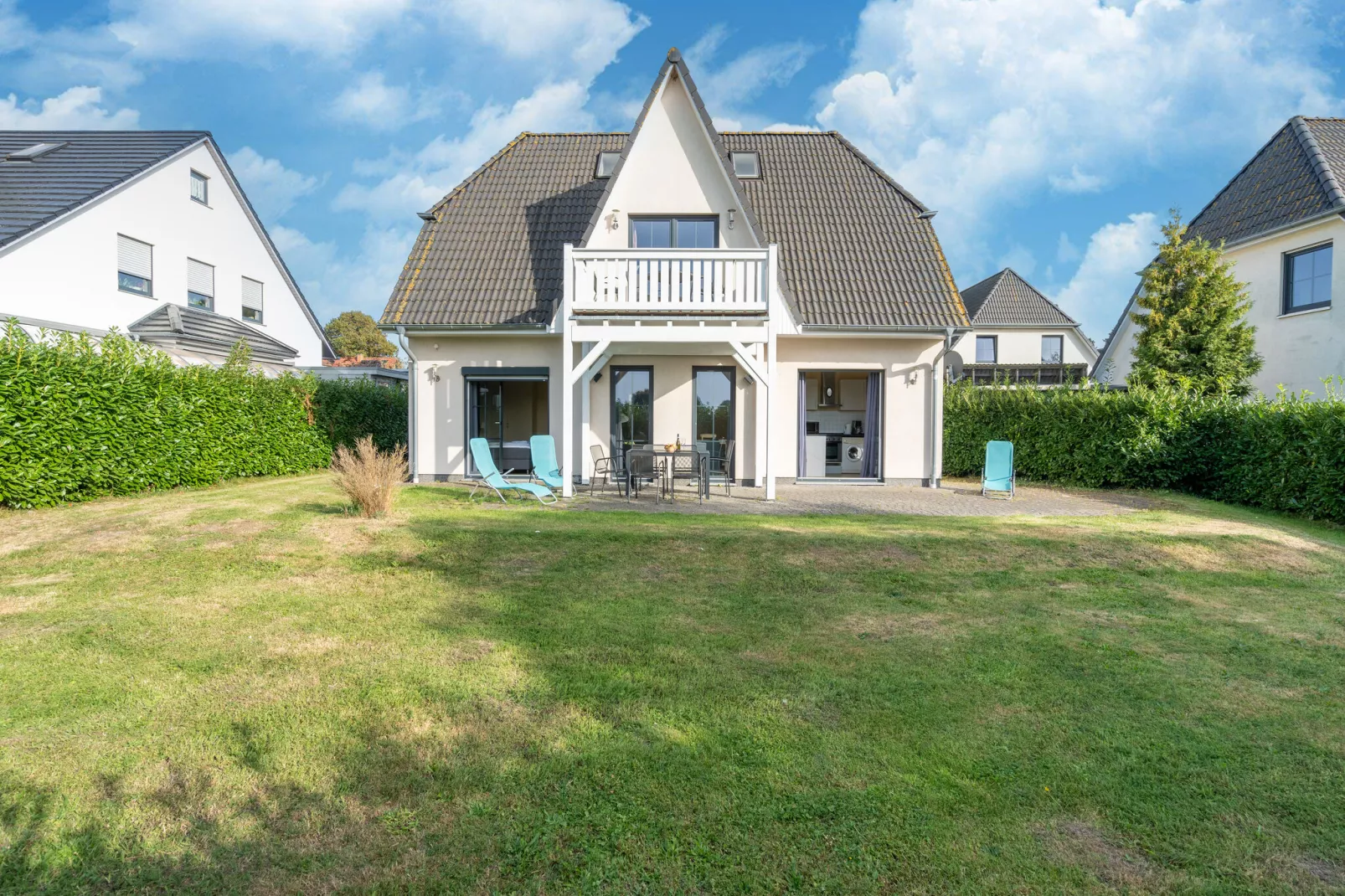 Minihus - Erdgeschoss mit Terrasse-Buitenkant zomer