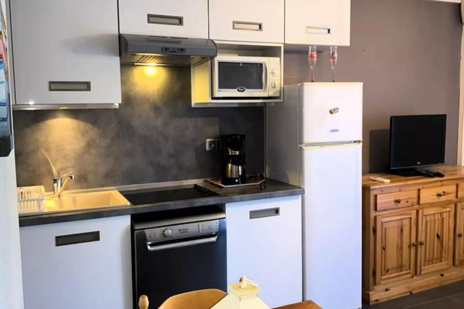 Beau T2 Bis Traversant Idéalement Situé