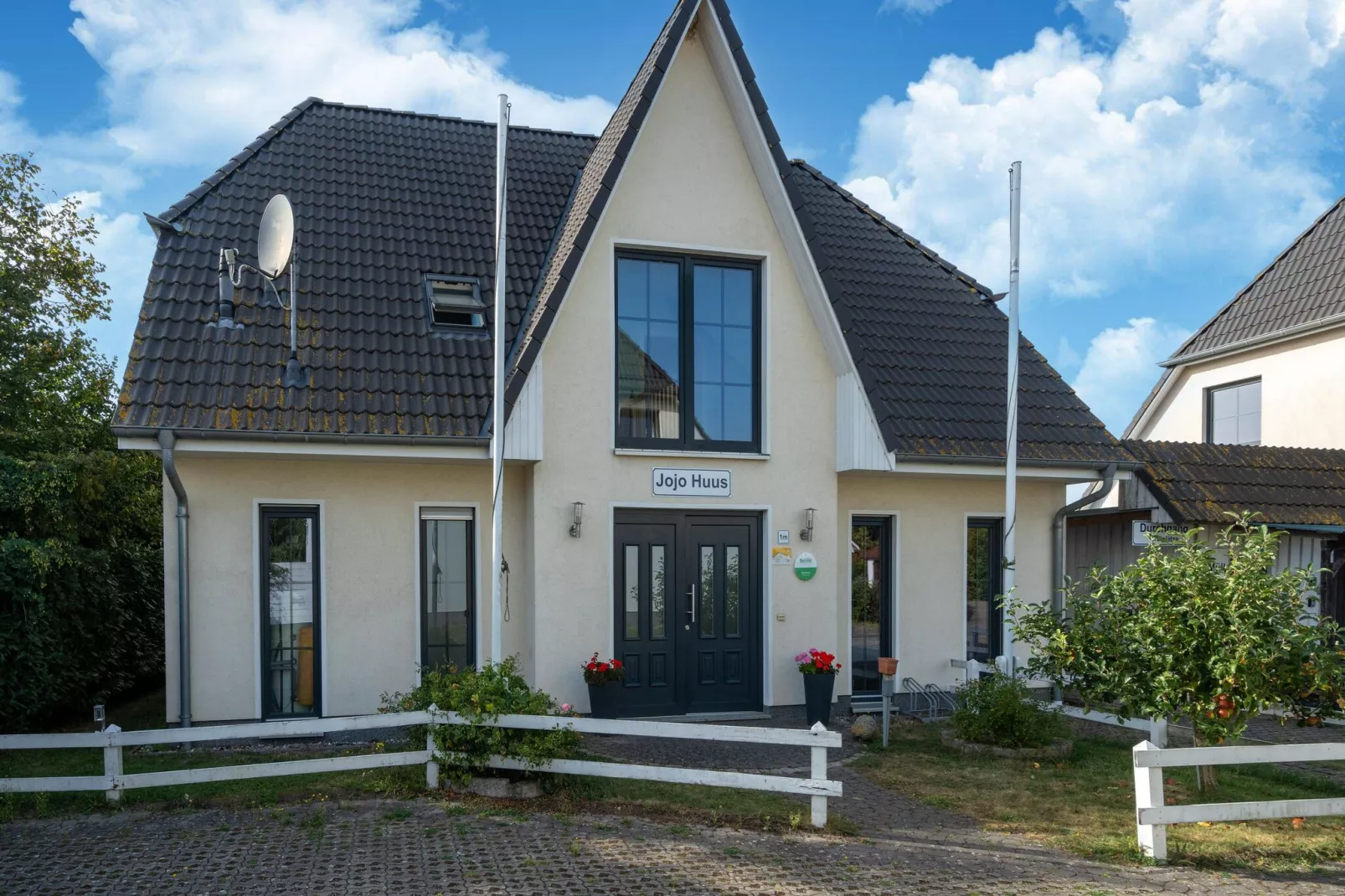 Minihus - Obergeschoss mit Balkon-Buitenkant zomer