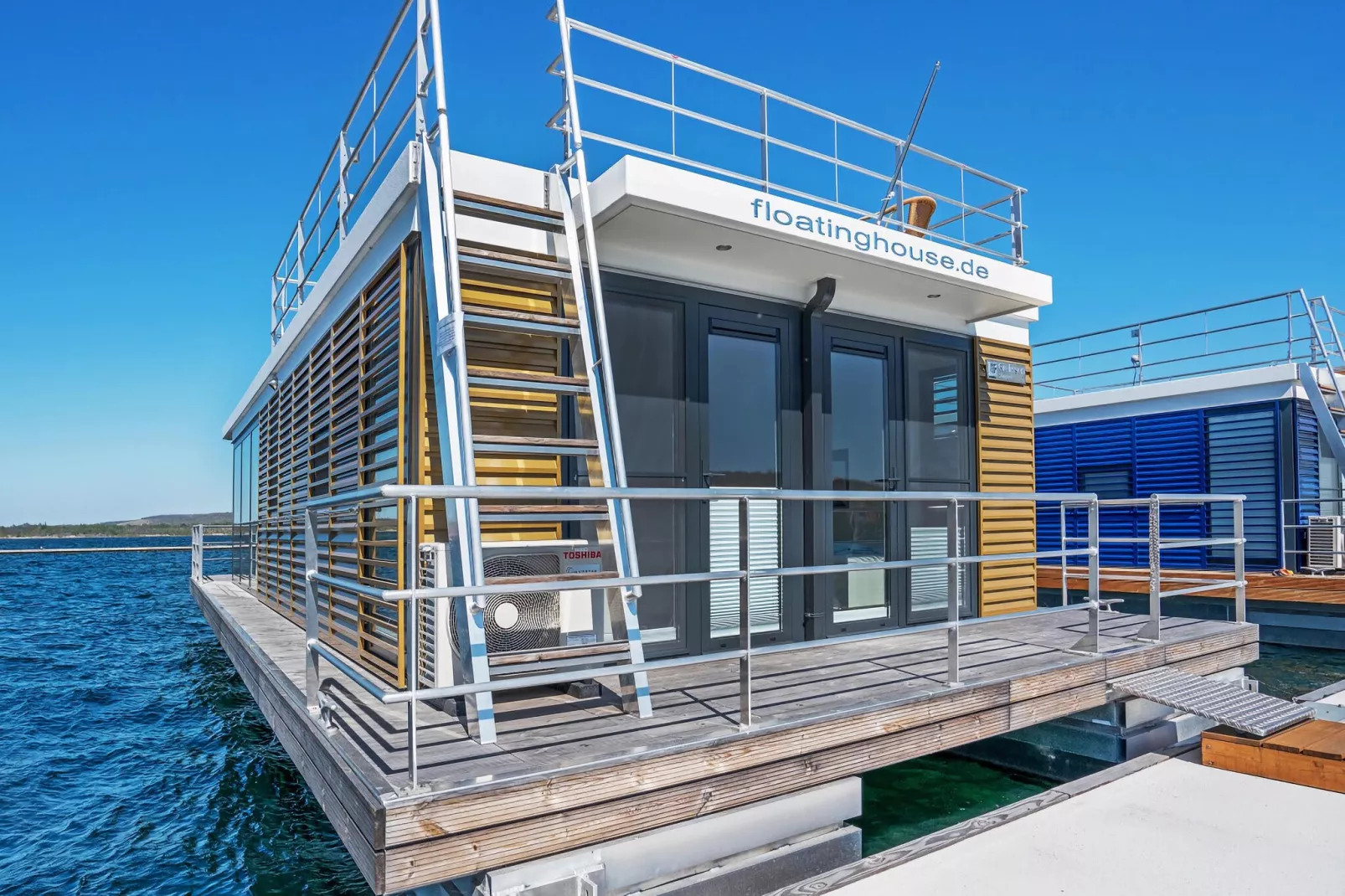 Floating 44 - LP 6 / 3 Personen-Buitenkant zomer