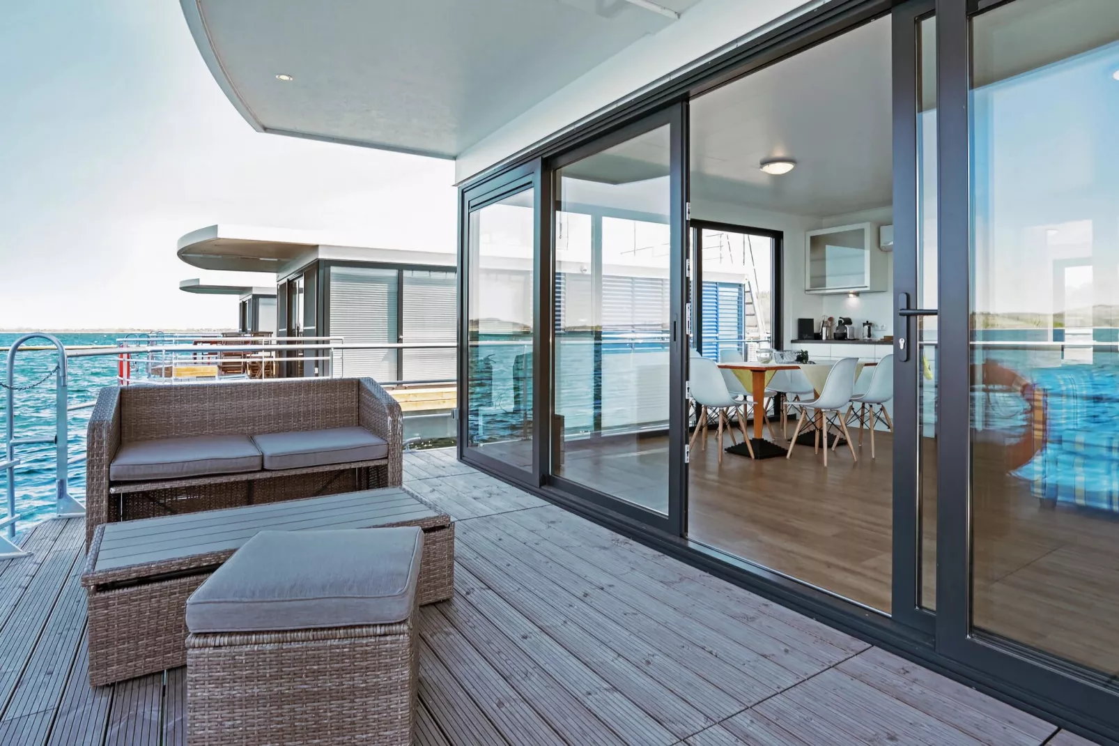 Floating 44 - LP 6 / 3 Personen-Terrasbalkon