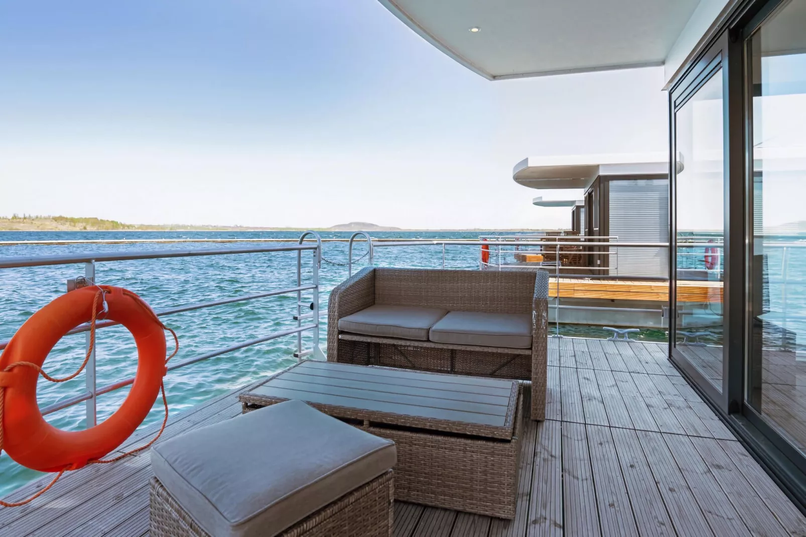 Floating 44 - LP 6 / 3 Personen-Terrasbalkon