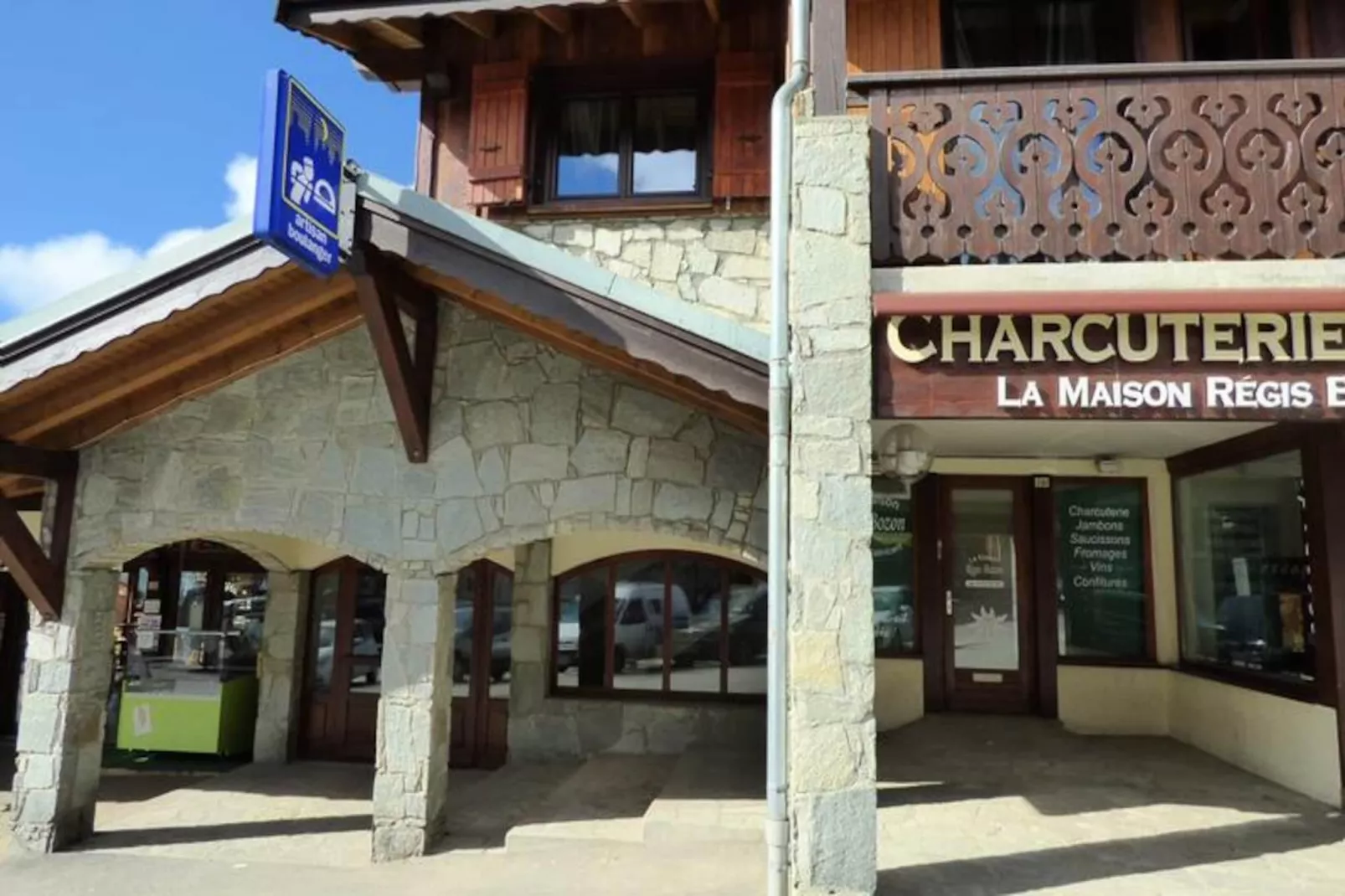 Résidence C.commercial Le Tavaillon