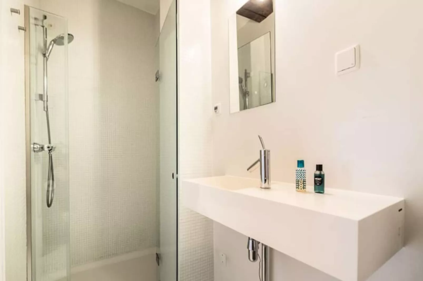 Classy Room 17th Century Canal House