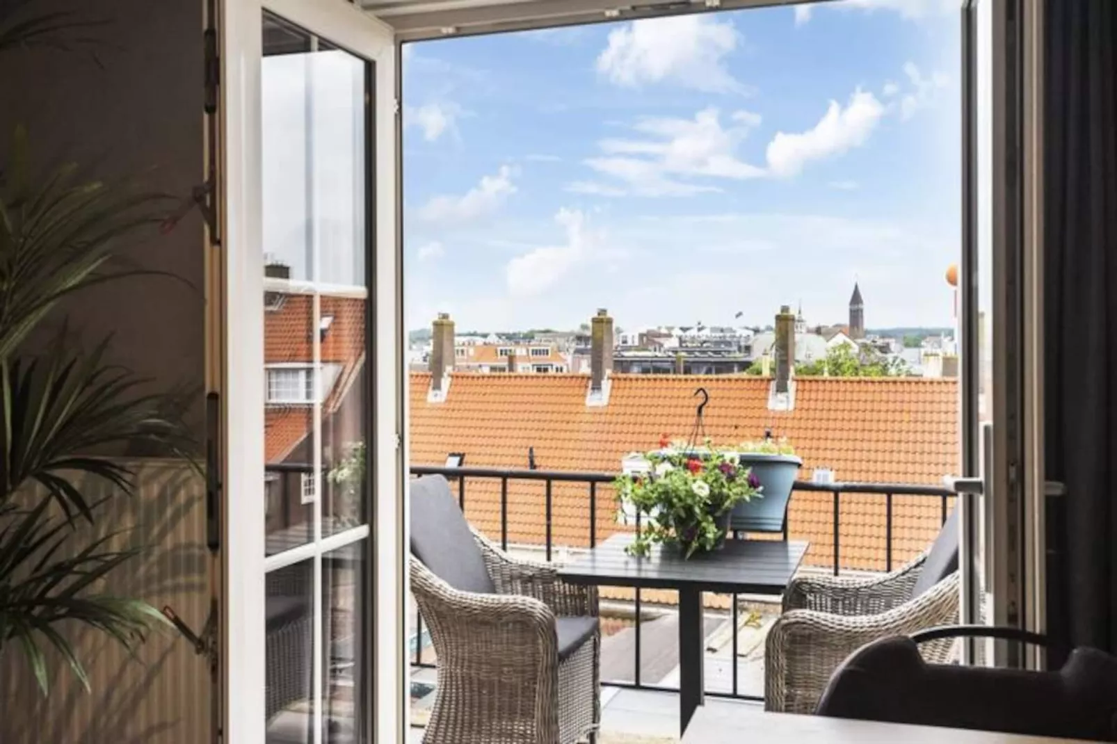 The Beach & Town Suite