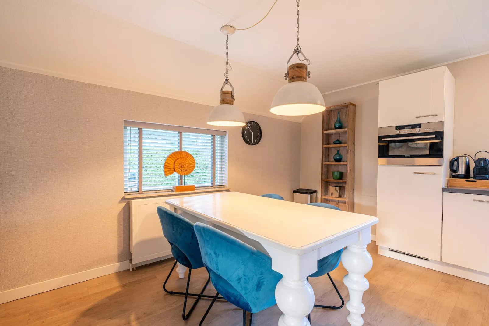 Kamperfoelie 73-Eetkamer