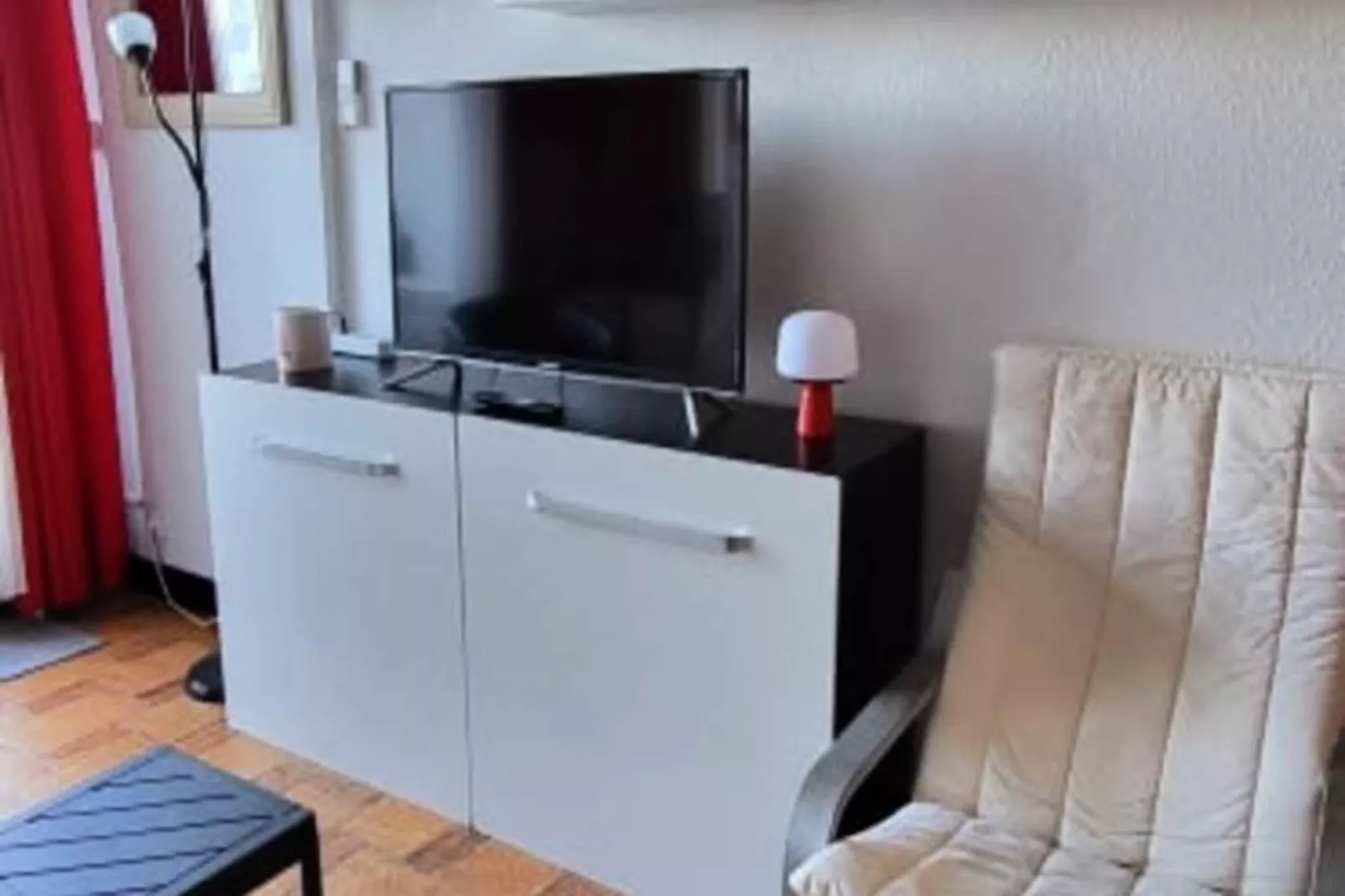 Résidence La Croisi&egrave;re : Vue Sur Les Bateaux, Balcon, R&eacute;nov&eacute;, Climatis&eacute;, Parking, .-Niet-getagd