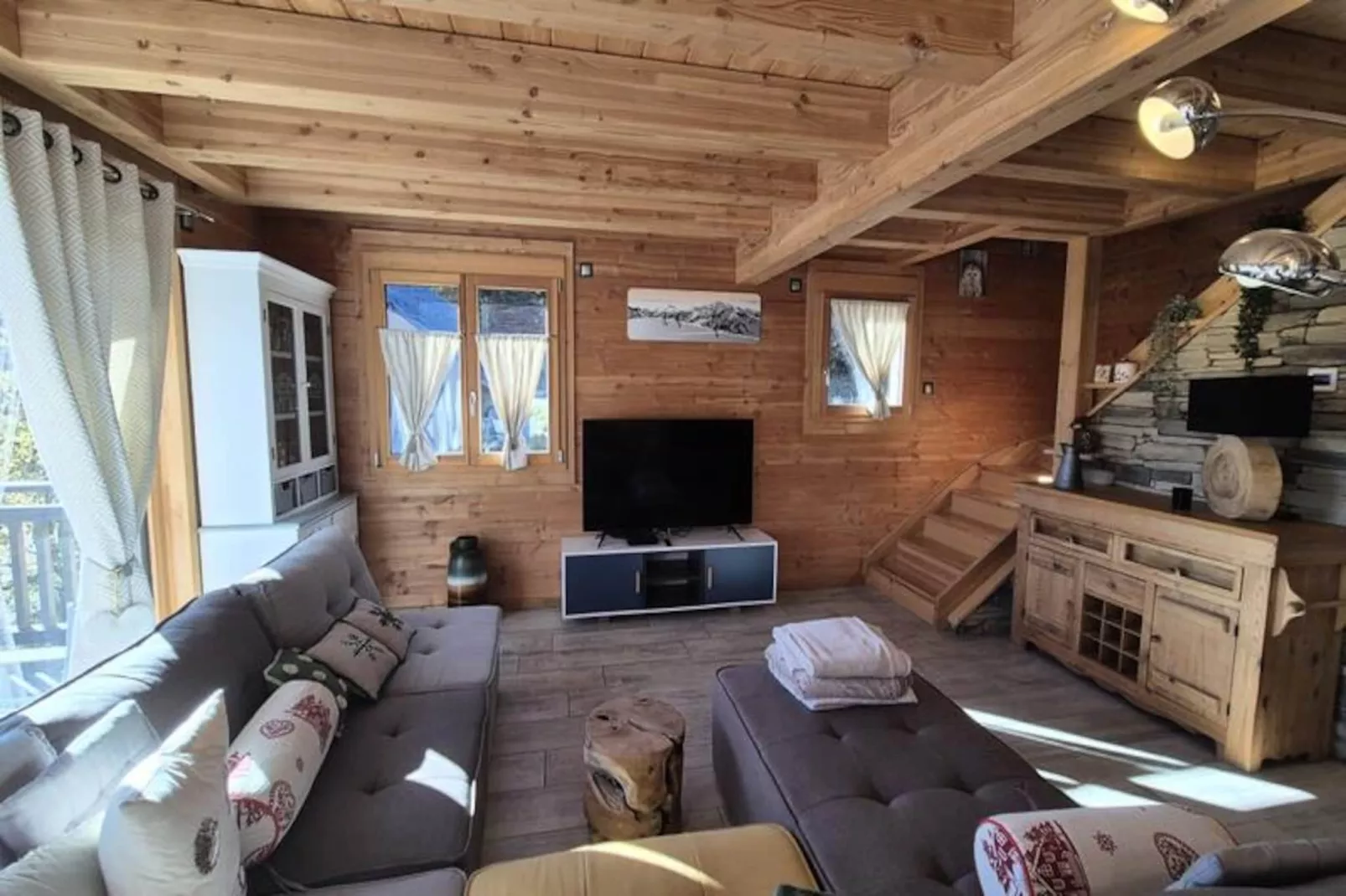 **chalet D'exception à Louer à La Féclaz – 4 Chambres, 10 Couchages-Niet-getagd