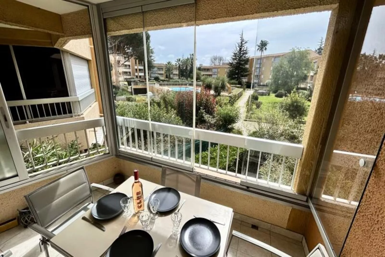 Résidence Appartement T2 Au Lavandou &ndash; Piscine, Parking & Proche Plage-Niet-getagd