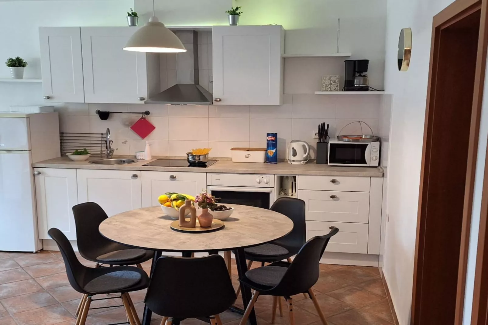 Apartment Cvita & Roza - Two Bedroom apartment with Terrace (Cvita) (A2)-Keuken