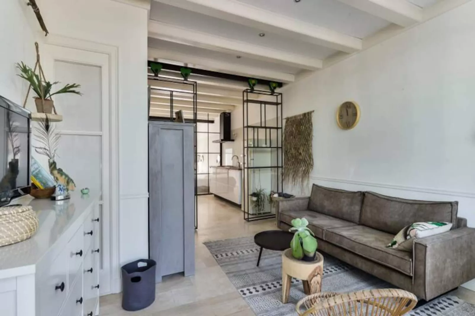 Villa Loft Apartment With Light Garden Room-Niet-getagd