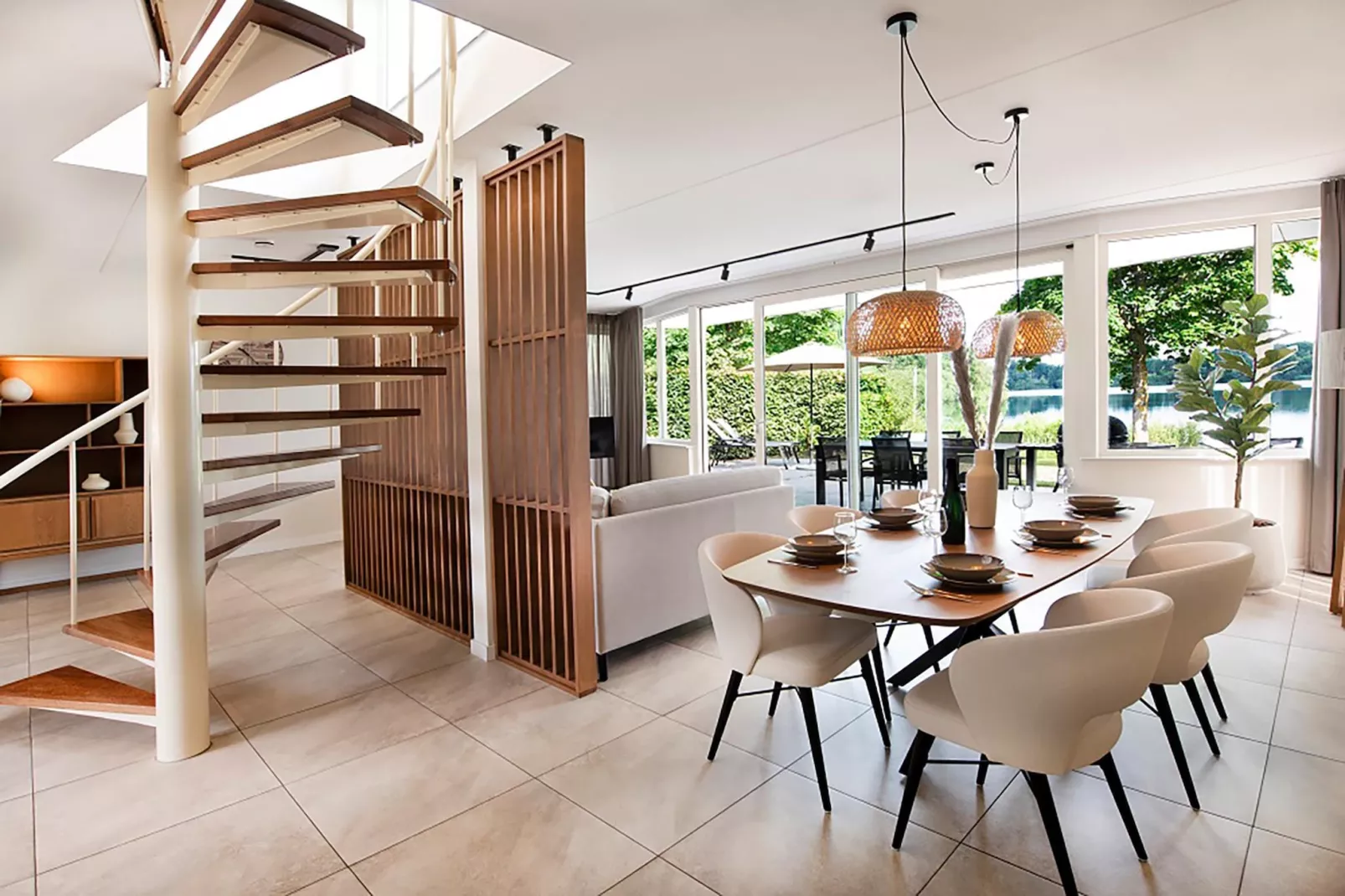 VIP Waterzicht 2-4 persoons-Eetkamer