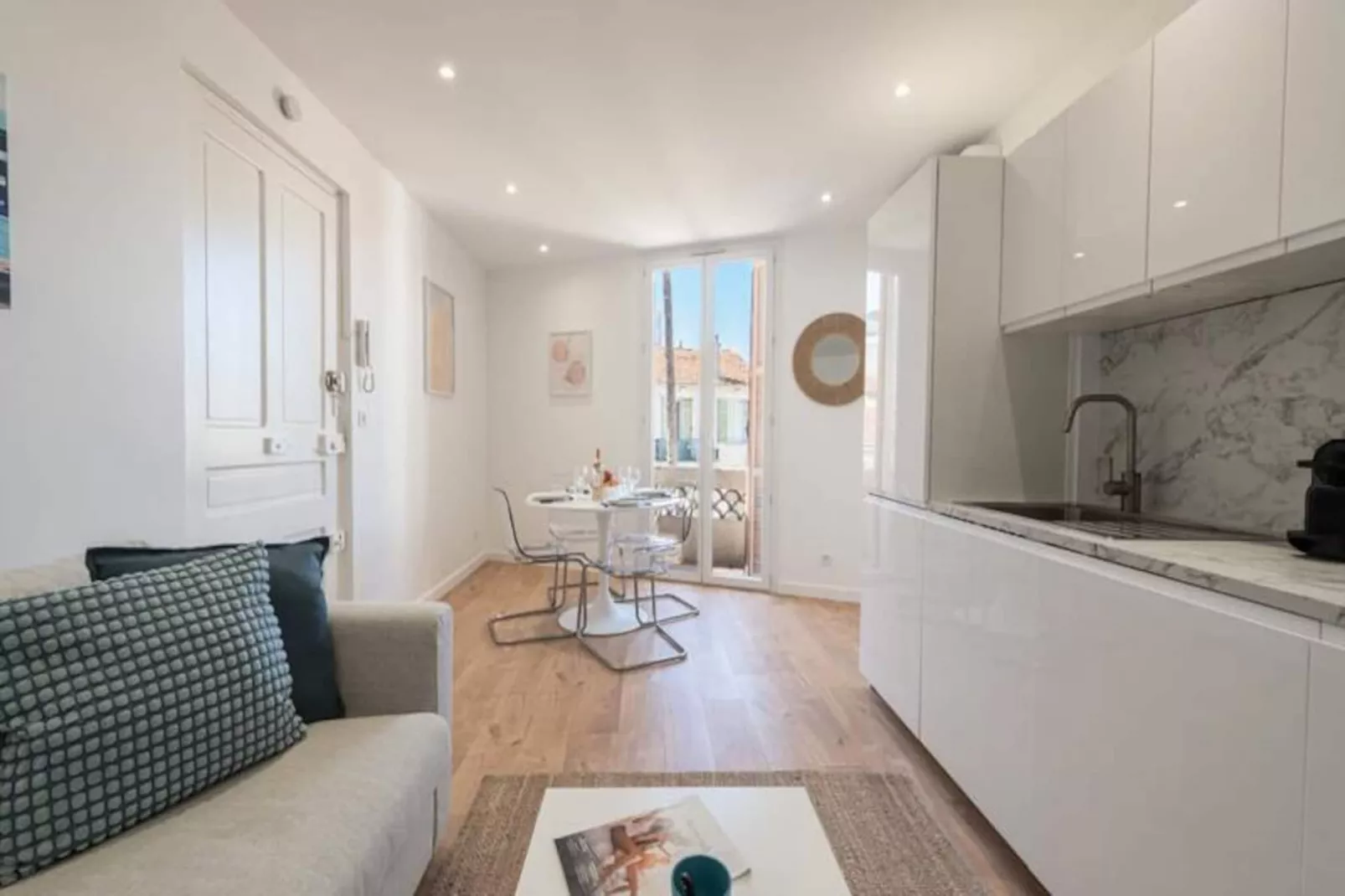 Résidence Cannes 2p Proche Centre-Niet-getagd