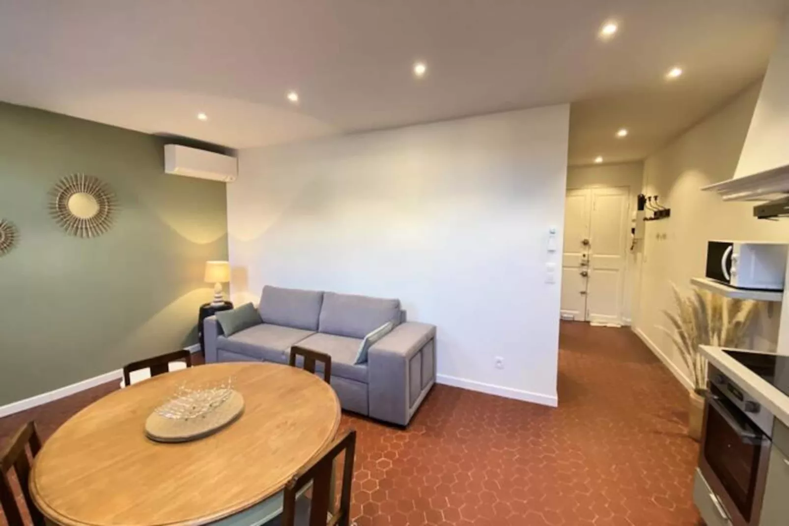 06cf : Bel Appartement Rénové Vieil Antibes-Niet-getagd