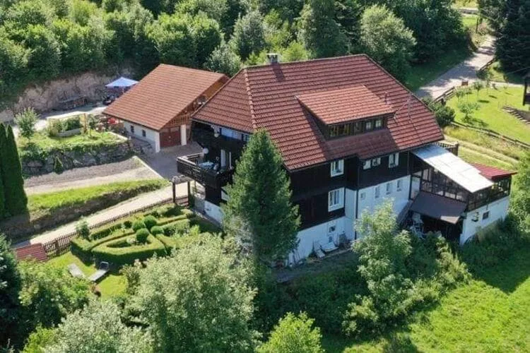 Altes Forsthaus-Buitenkant zomer