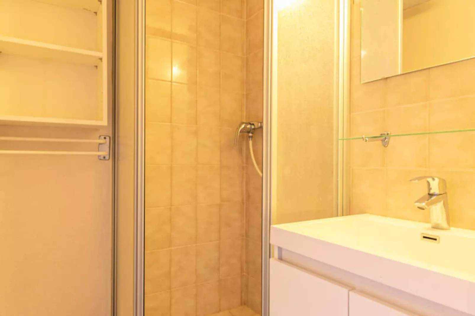 Résidence Genevray-Niet-getagd