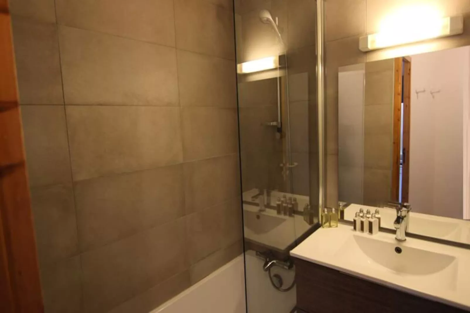 Résidence Temples Du Soleil Nazca-Niet-getagd