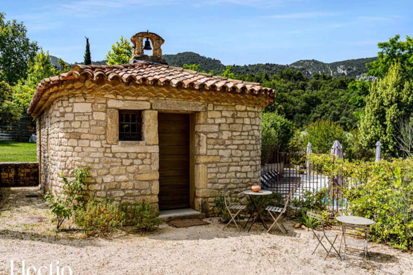 Loggia 7 Cypr&egrave;s | R&eacute;sidence Les Petitons-Niet-getagd