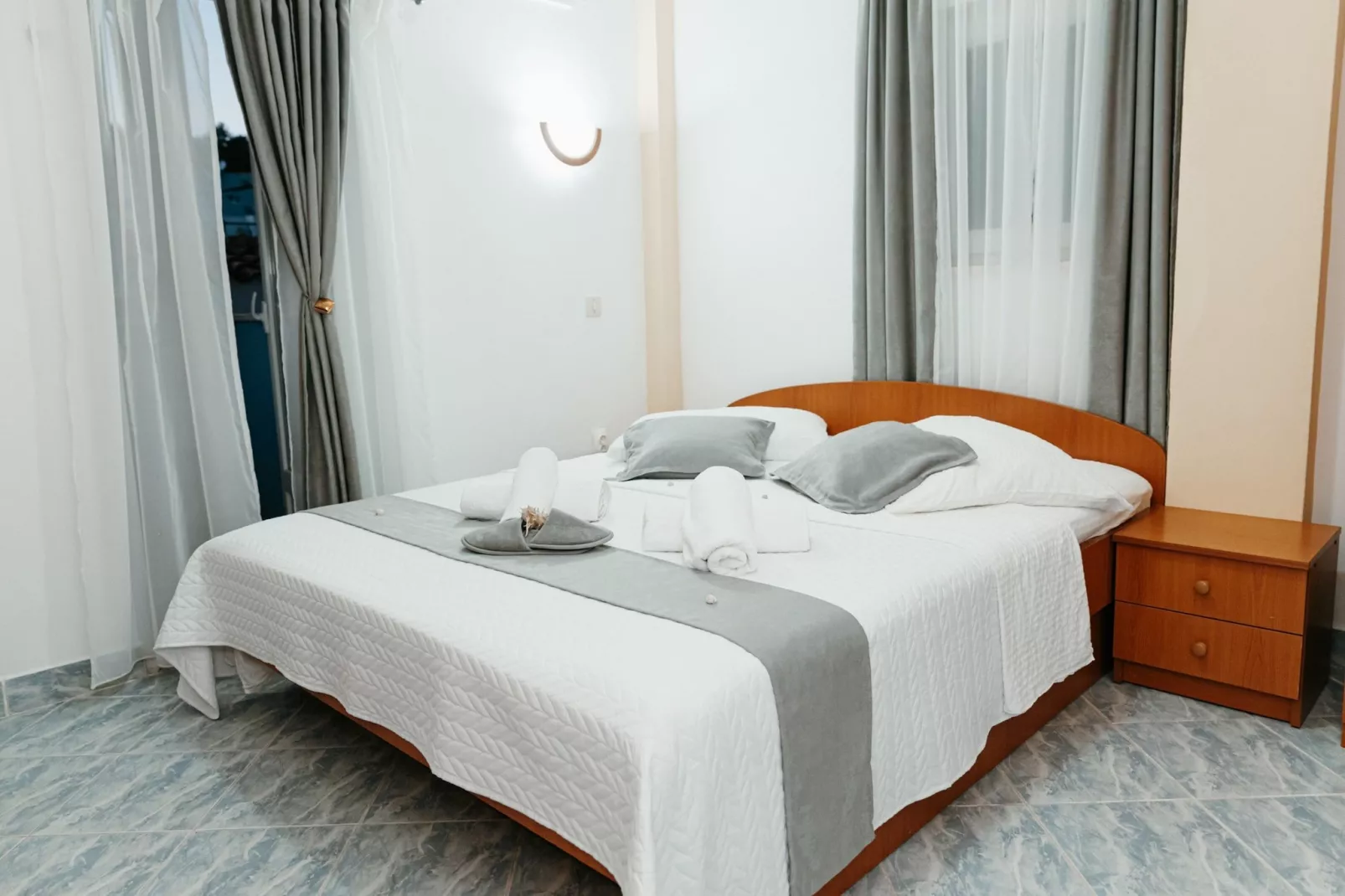 Apartments Dragobratović - Superior One Bedroom  Apartment with  Balcony and Side Sea View (Apartment 4)-Slaapkamer