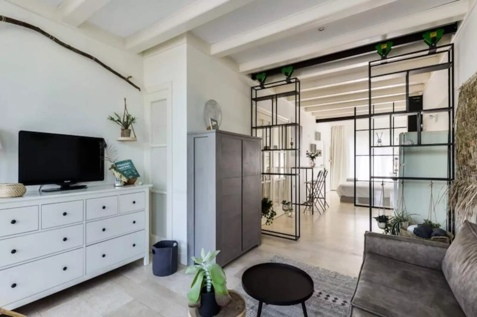 Villa Loft Apartment With Light Garden Room-Niet-getagd