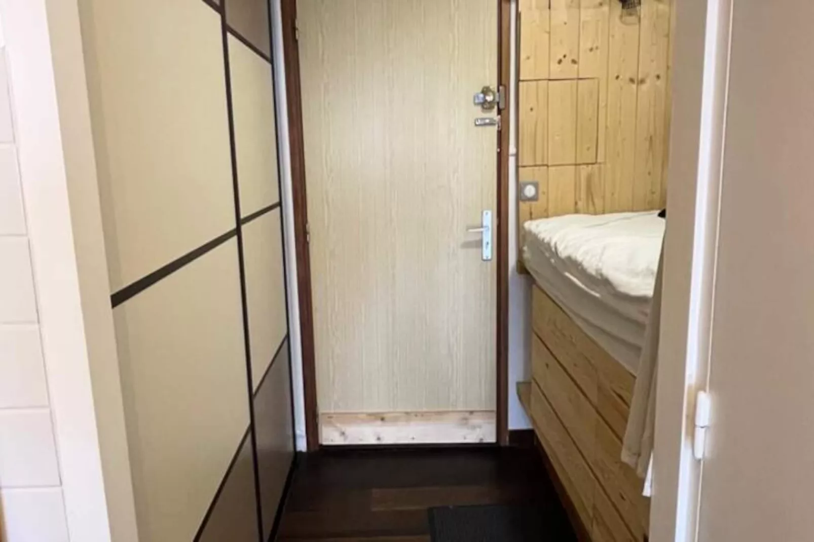 Résidence Roche Mantel-Niet-getagd